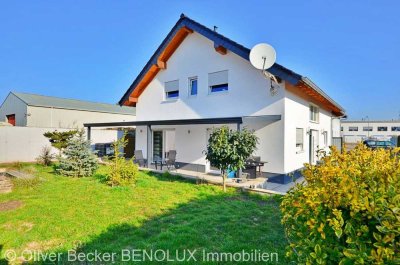 Ideale Kombination aus Werkstatt oder Lagerhalle, Büro und ein Einfamilienhaus.