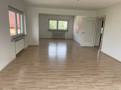 Sonnige 3,5-Raum-Wohnung mit Balkon und Einbauküche in Leinfelden-Echterdingen