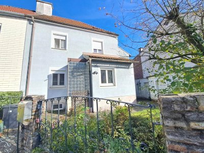 Haushälfte in ruhiger Sackgasse mit Garten und Garage