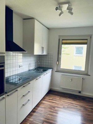 Vollständig renovierte 3-Raum-Wohnung mit EBK und Balkon in Hattingen