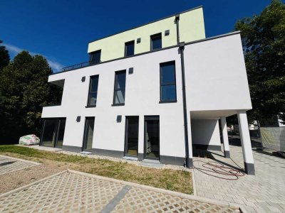 Erstbezug mit Terrasse: Geschmackvolle 2-Raum-EG-Wohnung mit gehobener Austattung in Augsburg