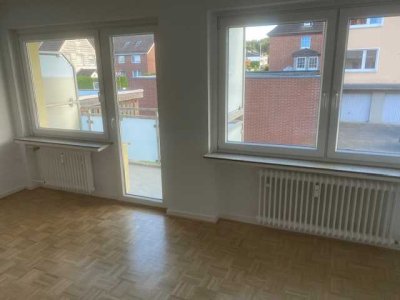 Hochwertig sanierte 1-Zi.-Whg. mit neuer Wohnküche und Balkon