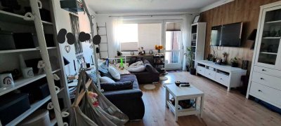 Geschmackvolle, modernisierte 2,5-Zimmer-Wohnung mit geh. Innenausstattung mit EBK in Oststeinbek