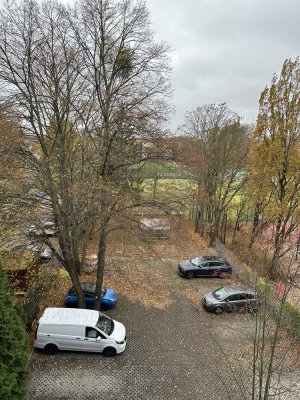 Kernsanierte und möblierte 3-Zimmer-Wohnung mit Balkon, EBK und schöne Aussicht