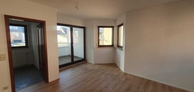 Helle, große 1-Zimmer-Wohnung mit Loggia & Stellplatz zentral in Eppelheim