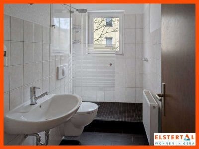 Helle, sanierte Wohnung mit West-Balkon! Bad mit Dusche // Blick ins Grüne // Ruhige Lage!