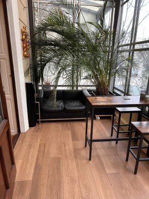 Voll Möblierte Exklusive 1,5-Zimmer-Hochparterre-Wohnung mit luxuriöser Innenausstattung in Bremen