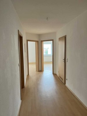 ** Geräumige 3-Zimmerwohnung mit Balkon und Stellplatz **