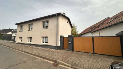 Modern saniertes Einfamilienhaus mit tollem Garten und Nebengelass