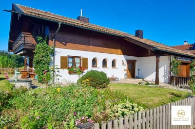 ATTTRAKTIVES LANDHAUS AM HARTSEE -  WOHNEN IN SCHÖNSTER UMGEBUNG - NAH ZUM CHIEMSEE! BERGBLICK!