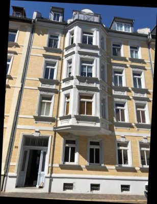 Sonnige 2-Raum-Hochparterre-Wohnung mit Balkon im sanierten Altbau in Untermhaus