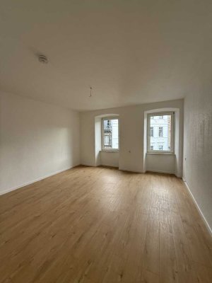 Renovierte 4 Zimmer Wohnung mit Balkon