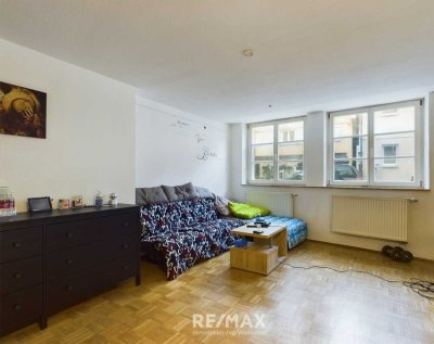 Zentral, mitten in der Stadt
Solide 1-Zimmer-Wohnung