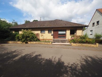 BEGEHRTER BUNGALOW MIT EINLIEGERWOHNUNG UND GROßEM GARTEN