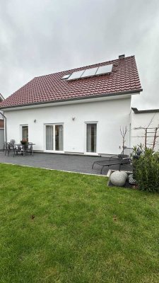 Familienfeundliches Einfamilienhaus mit Garten!