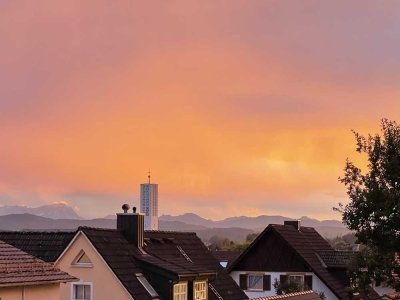 Erstbezug nach hochwertiger Modernisierung! Stilvolle 2,5 Zi. Whg. mit Bergblick in begehrter Lage