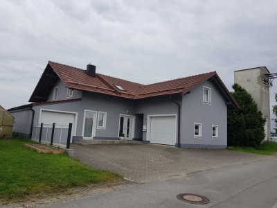 Schönes, neu saniertes Einfamilienhaus mit Garten zu vermieten.