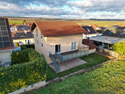 Familienfreundliches Einfamilienhaus auf 2 Ebenen mit großer Terrasse, Garten und Garage