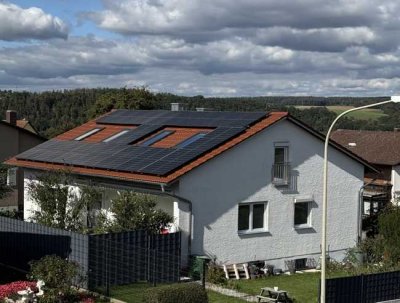 Viel Platz, hell, mit PV-Anlage: Freistehendes Familienhaus, auf großem Grundstück!