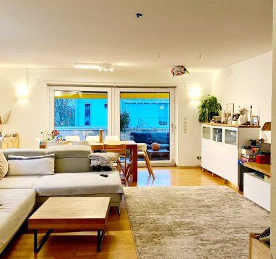 Stilvolle 3-Zimmer-Hochparterre-Wohnung mit Balkon und Einbauküche in Rosenheim