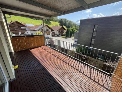 Schöne 152 m² Wohnung mit Balkon und Carport