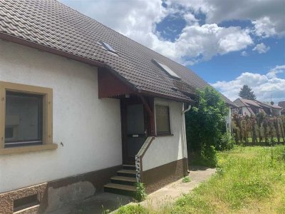 Einfamilienhaus mit Nebengebäude in Elchesheim-Illingen wartet auf talentierten Handwerker