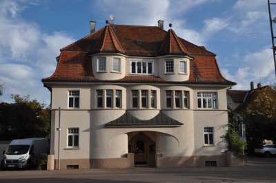 WOHNEN in einer 3-Zimmerwohnung in einem denkmalgeschützten Haus im Zentrum von Heidenheim!