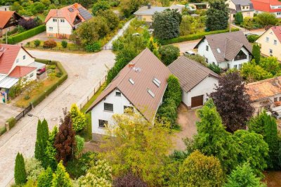 Mit Keller, Garage, Rollladen, großem Garten u.v.m.: Ein-/Zweifamilienhaus zentrumsnah in Müncheberg