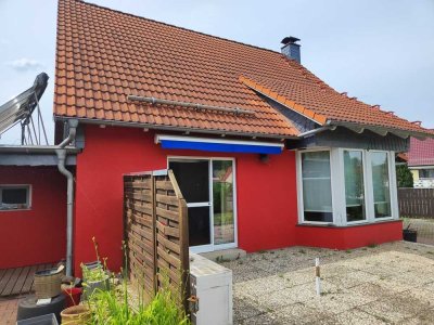 Schönes Einfamilienhaus mit sonnigem Garten und Garage