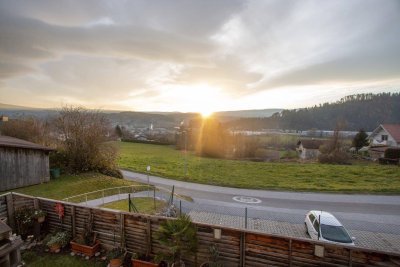 Ruhiger Jungfamilientraum mit kleinem Garten und Aussicht!