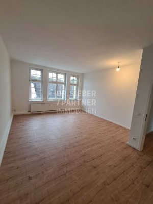 *neu sanierte 2 Zimmerwohnung*zentral gelegen*2. OG*