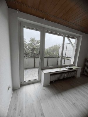 Frisch renoviert mit Balkon