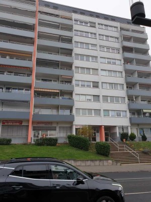 Schöne Aussicht: 2 ZKB mit Balkon und Keller