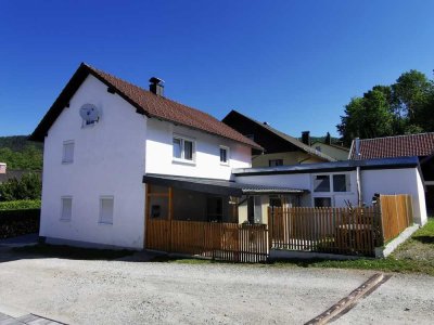 Deggendorf/Mietraching: Einfamilienhaus an frequentierter Straße, Nähe Naturpark Bayerischer Wald