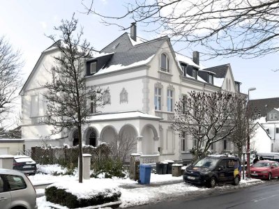 Großzügige und helle Wohnung in kernsanierter, denkmalgeschützter Stadtvilla im Herzen von Velbert