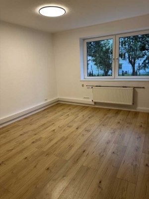 Neu sanierte und helle 2-Zimmer-Wohnung mit Einbauküche in Ricklingen nahe Maschsee