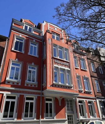 sonnige EG Wohnung, mit Zugang zum Garten im stilvollen Altbau