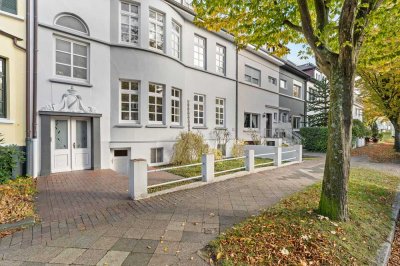 SCHÖNE DG-WOHNUNG IM VILLENVIERTEL