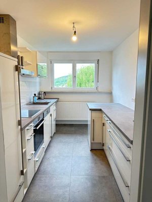 Helle 3-Zimmer DG-Wohnung mit EBK und Balkon in Leinburg Ortsteil Weißenbrunn