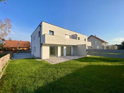 Modernes Traumhaus in Willendorf - ca. 165m² NFL - Erstbezug - Balkon - Terrasse - Fußbodenheizung - Belagsfertig