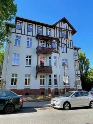 Geschmackvolle 2-Zimmer-DG-Wohnung mit gehobener Innenausstattung mit Balkon in Gotha