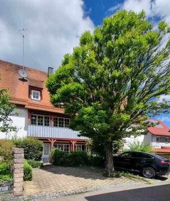 Attraktive, großzügige Wohnung mit Balkon im Stadtzentrum von Hayingen