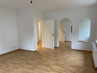 Exklusive 4-Zimmer-EG-Wohnung mit EBK in Augsburg, WG geeignet