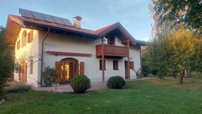 Freistehendes Landhaus mit großem Garten