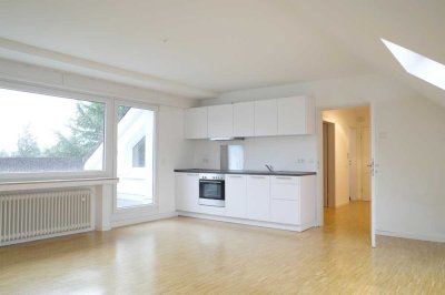 Helle und moderne Wohnung mit Balkon