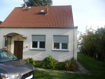 Haus in beliebter Wohngegend mit zusätzlicher Baustelle!