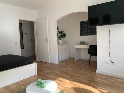 Sanierte 1-Raum-Wohnung mit Balkon und Einbauküche in Düsseldorf (voll möbliert)