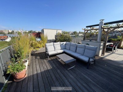 DACHGESCHOSSWOHNUNG MIT TRAUMTERRASSE IN GRÜNRUHELAGE - MIETGARAGE - U-BAHN-NÄHE