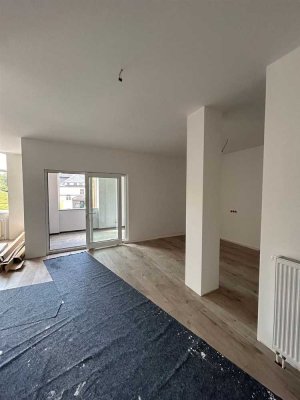 Erstbezug nach San.! Großzügige 5-Zimmer Loft mit Wanne, Dusche und Riesenloggia in ruhiger Lage!