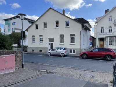 Provisionsfreies Mehrfamilienhaus mit Ausbauflächen (8 Parteien)